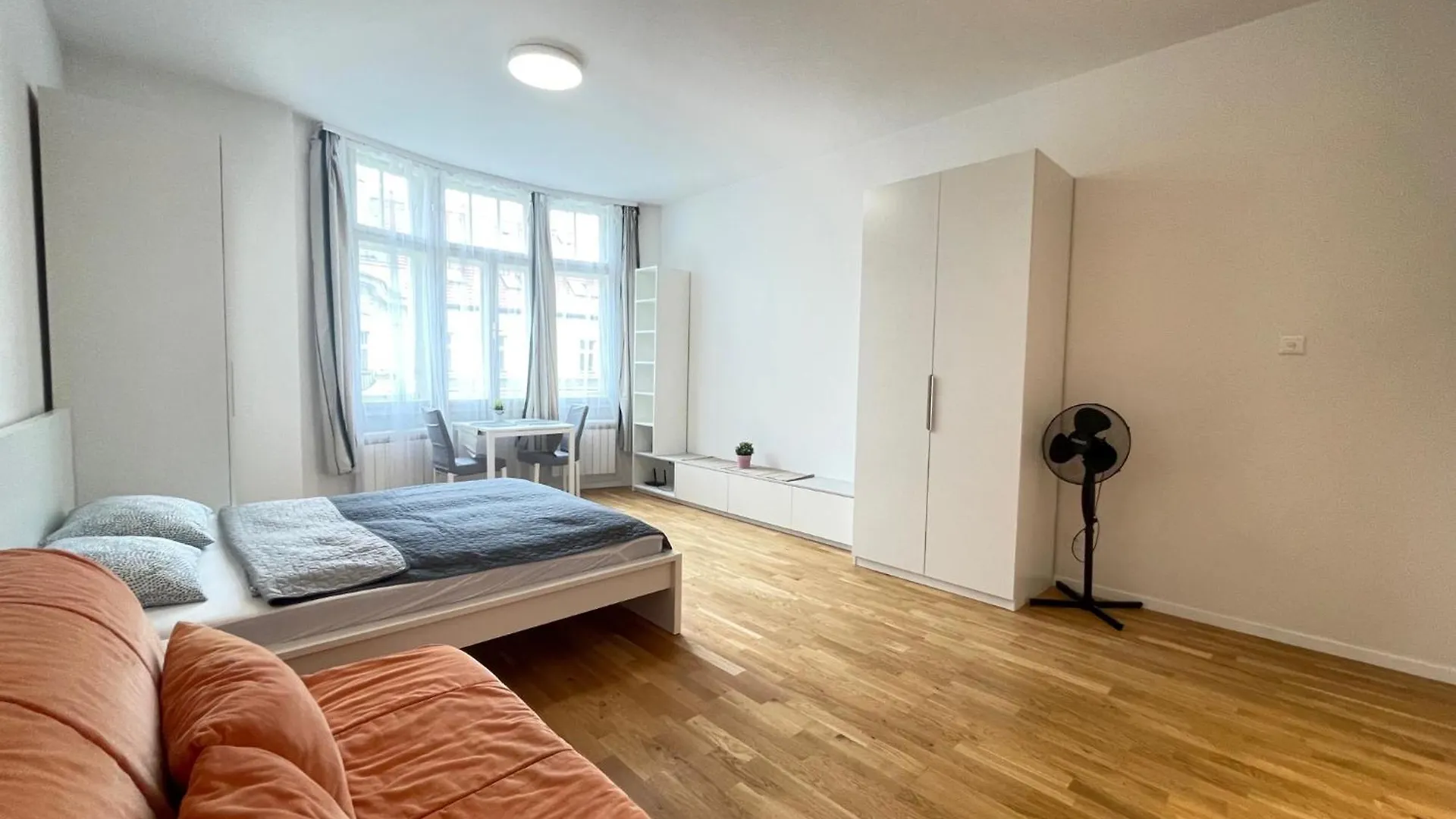 Cosy Apartment On Charles Square 프라하